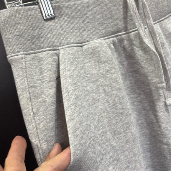 FILA Fleece Lined Joggers, elastic drawcord waist,hip pockets,embroidered logo - Picture 2 of 9